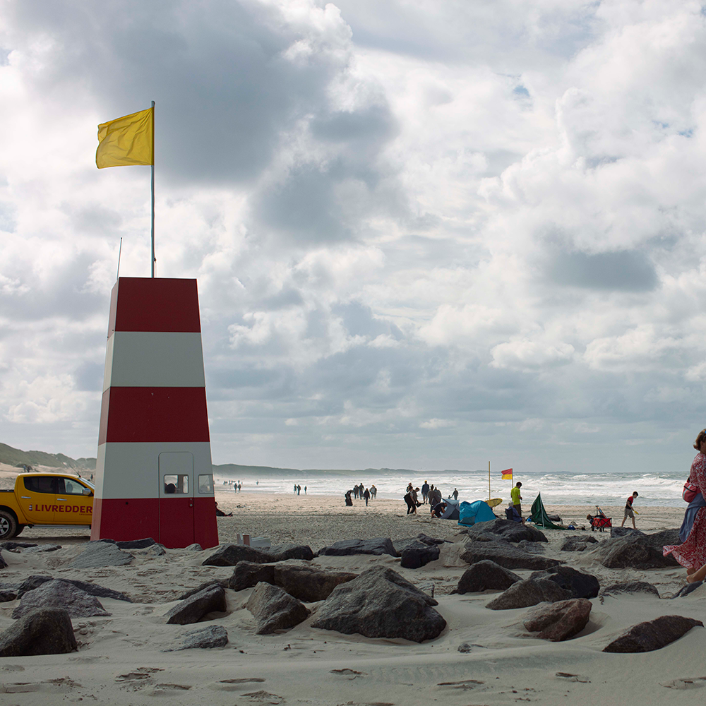 Hedebølge lokker folk til stranden – men pas på tordenvejret