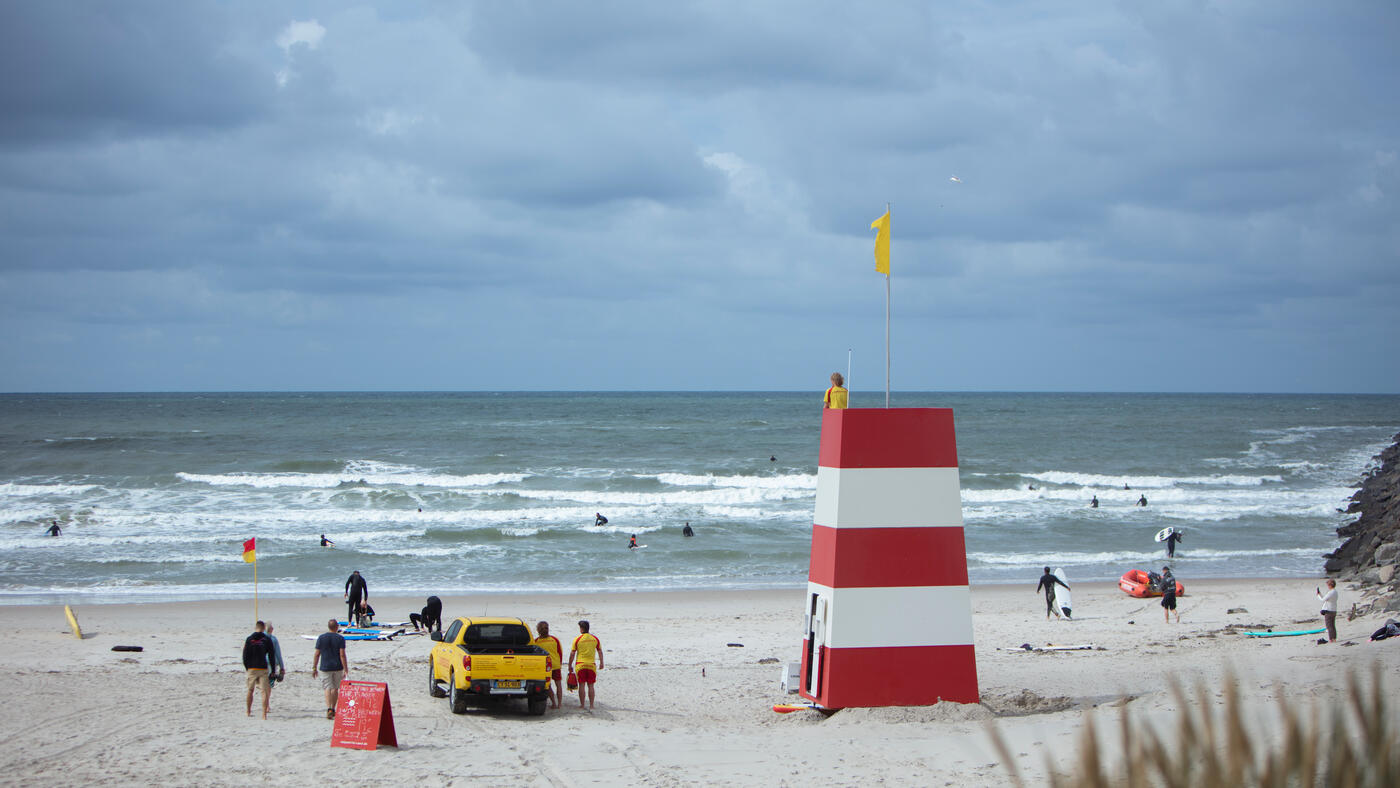 Vinden skaber farlige situationer på danske strande